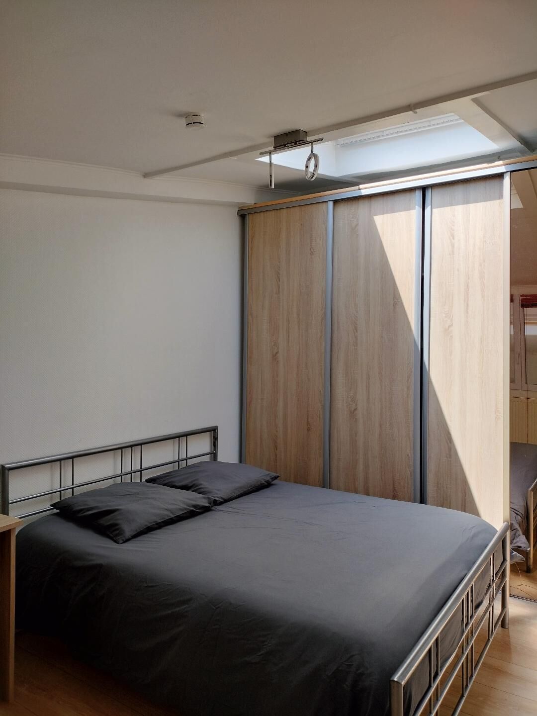 7 slaapkamers, een bureau, een strijkplank/strijkijzer, gratis wifi