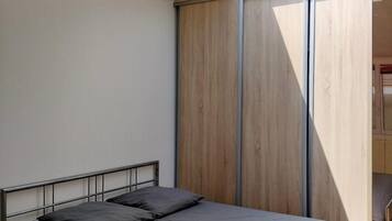 7 slaapkamers, een bureau, een strijkplank/strijkijzer, gratis wifi