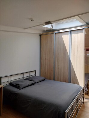 7 bedrooms, desk, iron/ironing board, free WiFi