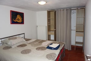 7 habitaciones, escritorio, tabla de planchar con plancha y wifi gratis