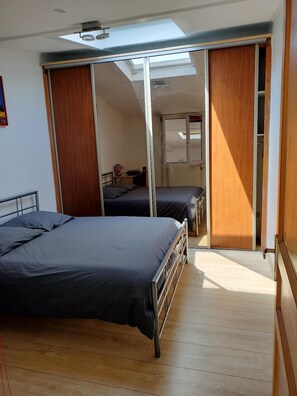 7 slaapkamers, een bureau, een strijkplank/strijkijzer, gratis wifi