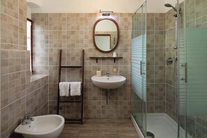 Deluxe Double Room | Bathroom - Agriturismo Montemagni di Sopra (Greve in Chianti)