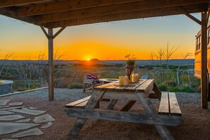 Outdoor dining - Oasis Pool- Schoolie | Heated Pool and Hot Tub! (Abilene)