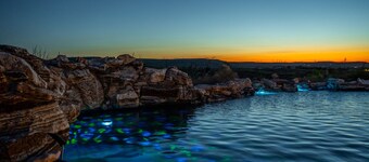 Oasis Pool- Schoolie | Heated Pool and Hot Tub!