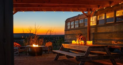 Oasis Pool- Schoolie | Heated Pool and Hot Tub!