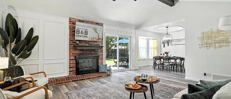 Een smart-tv, tafelvoetbal en een tafeltennistafel