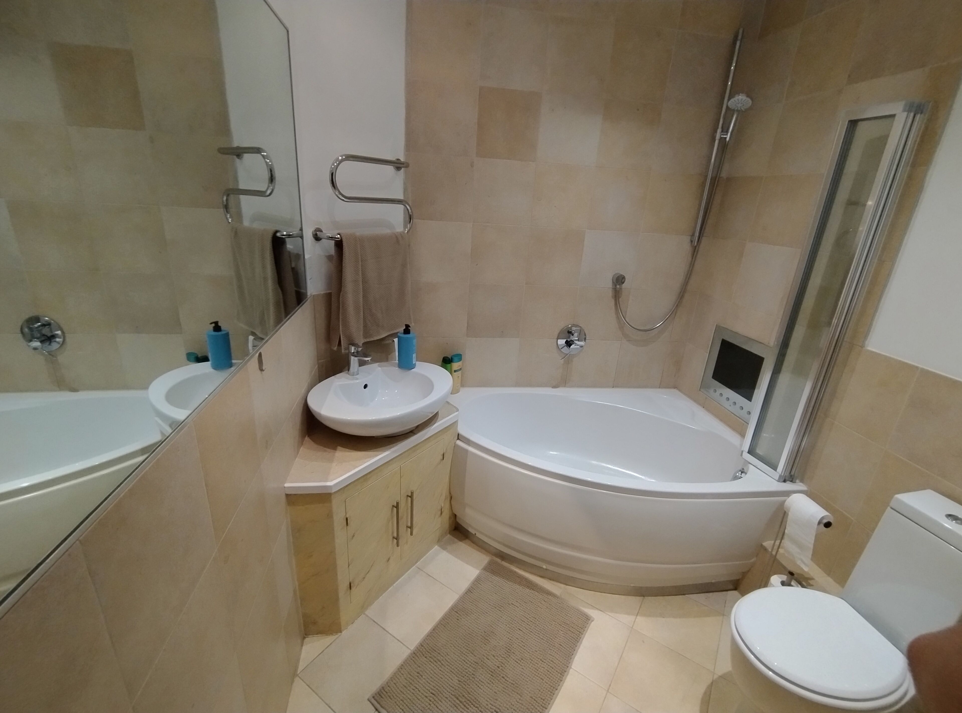 Toallas, jabón, papel higiénico