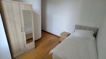 2 bedrooms, iron/ironing board, free WiFi
