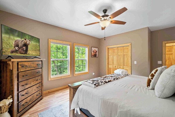 Cabin, Multiple Beds, Patio, Mountain View (Pines and Tines) | Individually decorated, individually furnished, bed sheets