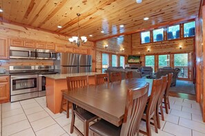Fridge, microwave, oven, stovetop - Keaton's Kottage: Pool*HotTub*Wifi*Theater*GameRoom*WoodedView*ResortPool (Pigeon Forge)