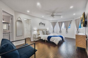 4 Schlafzimmer, Schreibtisch, Bügeleisen/Bügelbrett, WLAN