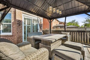Outdoor dining - Luxe 4BR Retreat w/ Heated Pool, Hot Tub & BBQ (Whitby)