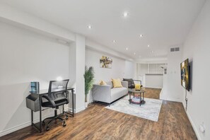 Interior - Chic & Bright 1BR Apt with Free Wifi & Parking (Whitby)