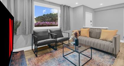 Stylish 3 BR Apt w/ Free Parking, Wifi & Patio