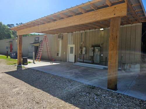 New build 1 bed apartment with full size bathroom and kitchen.