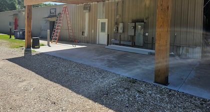 New build 1 bed apartment with full size bathroom and kitchen.