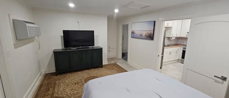 1 dormitori, planxa i posts de planxar, wifi i roba de llit