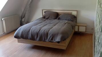 1 chambre, fer et planche Ă repasser, lit parapluie, draps fournis