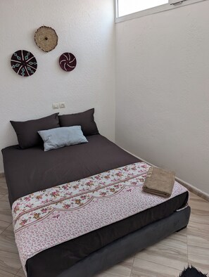 1 bedroom, WiFi, bed sheets