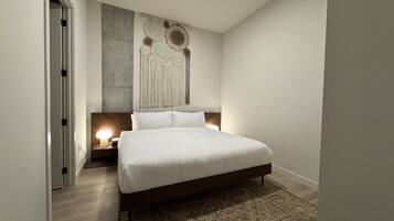 2 bedrooms, desk, iron/ironing board, travel crib