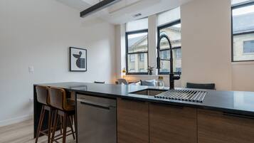 Fridge, microwave, oven, stovetop