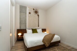 2 bedrooms, desk, iron/ironing board, travel crib