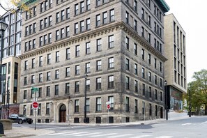 Exterior - *NEW Stylish 1B/1B Downtown Halifax (Halifax)