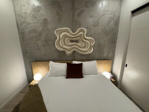 1 bedroom, desk, iron/ironing board, travel cot - *NEW Elegant 1B/1B Downtown Halifax (Halifax)