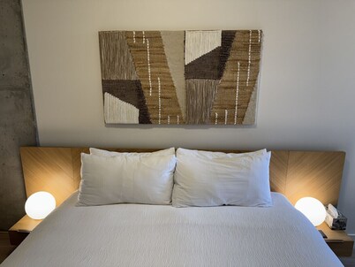 *NEW Stylish 2B/1B Downtown Halifax