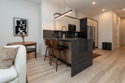 *NEW Stylish 2B/1B Downtown Halifax