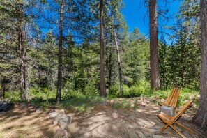 Hus - flere senge - terrasse - bjergudsigt (Alder Creek Paradise) | Udsigt fra værelset