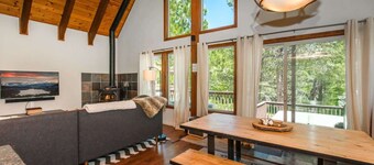 Alder Creek Paradise - Tree-lined Cabin Stay for 7