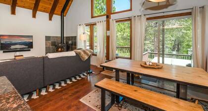 Alder Creek Paradise - Tree-lined Cabin Stay for 7