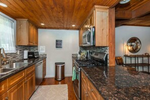 House, Multiple Beds, Patio, Mountain View (Alder Creek Paradise) | Private kitchen | Fridge, microwave, oven, stovetop