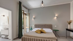 A modern bedroom with a large bed, bedside tables, a mirror, and a view of the bathroom. - Palazzo Belvedere Chianciano Terme (Chianciano Terme)