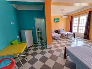 16 chambres, Wi-Fi, draps fournis