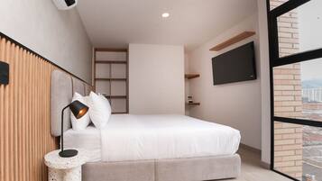 2 bedrooms, desk, iron/ironing board, travel crib