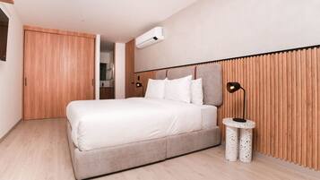 3 habitaciones, escritorio, tabla de planchar con plancha y wifi gratis