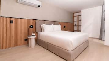 3 bedrooms, desk, iron/ironing board, travel crib