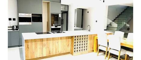 Micro-ondes, four, plaque de cuisson, lave-vaisselle