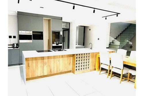 La Casa Villa: Entire Luxury Home in the Bay!