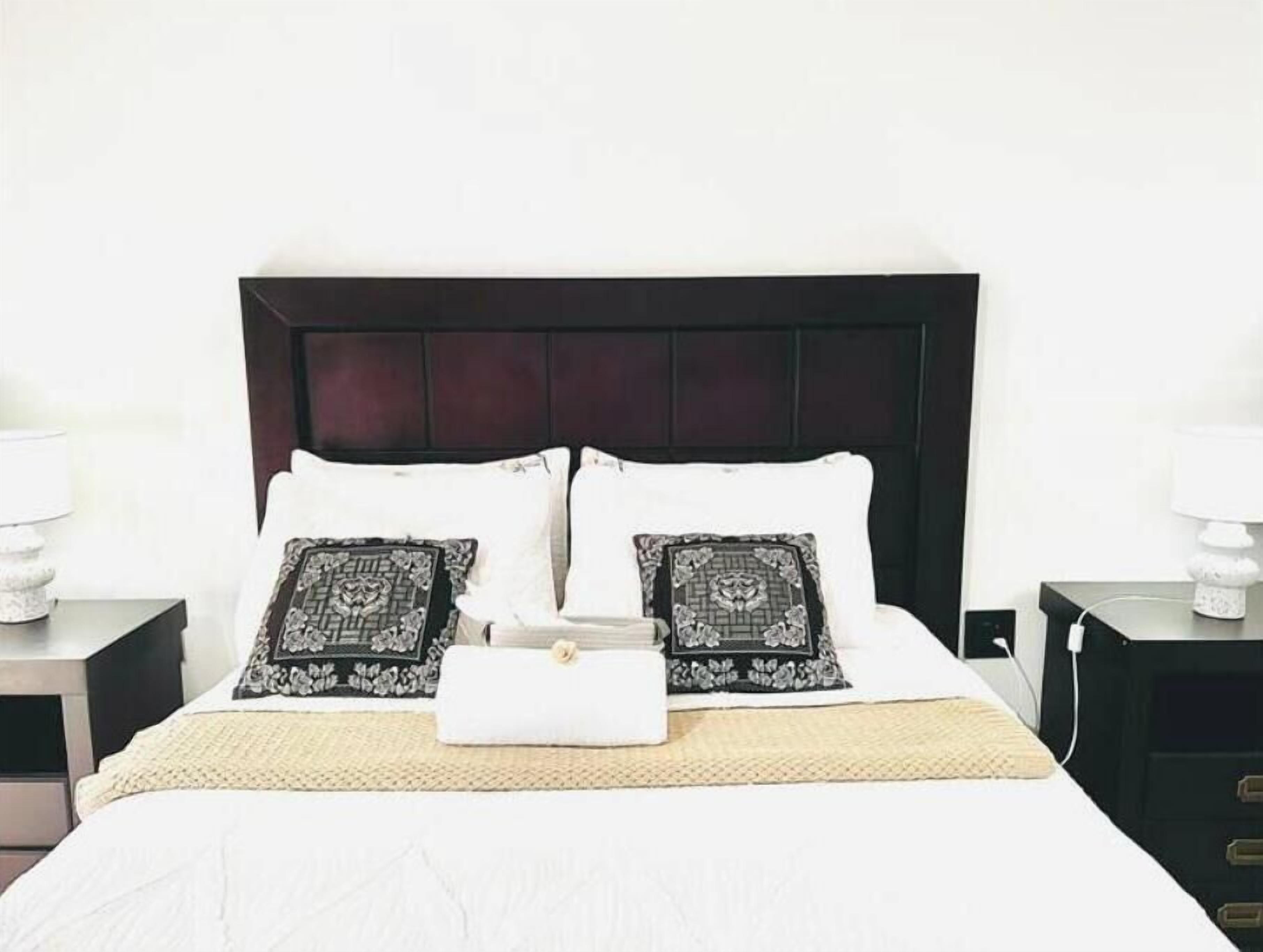 6 dormitorios, tabla de planchar con plancha, wifi y ropa de cama