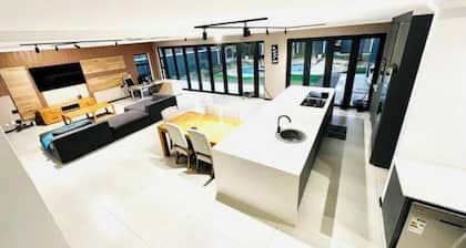La Casa Villa: Entire Luxury Home in the Bay!