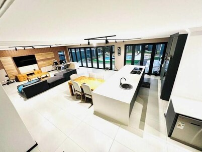 La Casa Villa: Entire Luxury Home in the Bay!