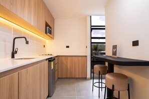 微波炉、茶具/咖啡用具、烤面包机、厨具/餐具