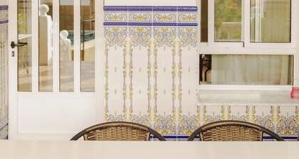 Rural House Señorío de Ves for 19 people with swimming pool, barbecue and leisure area.