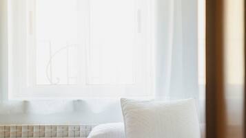 6 habitaciones, tabla de planchar con plancha, wifi y ropa de cama