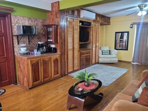 TV - Jennville, Home Away From Home. Near the Cricket , Gros Islet Friday, Rodney Bay (Gros Islet)