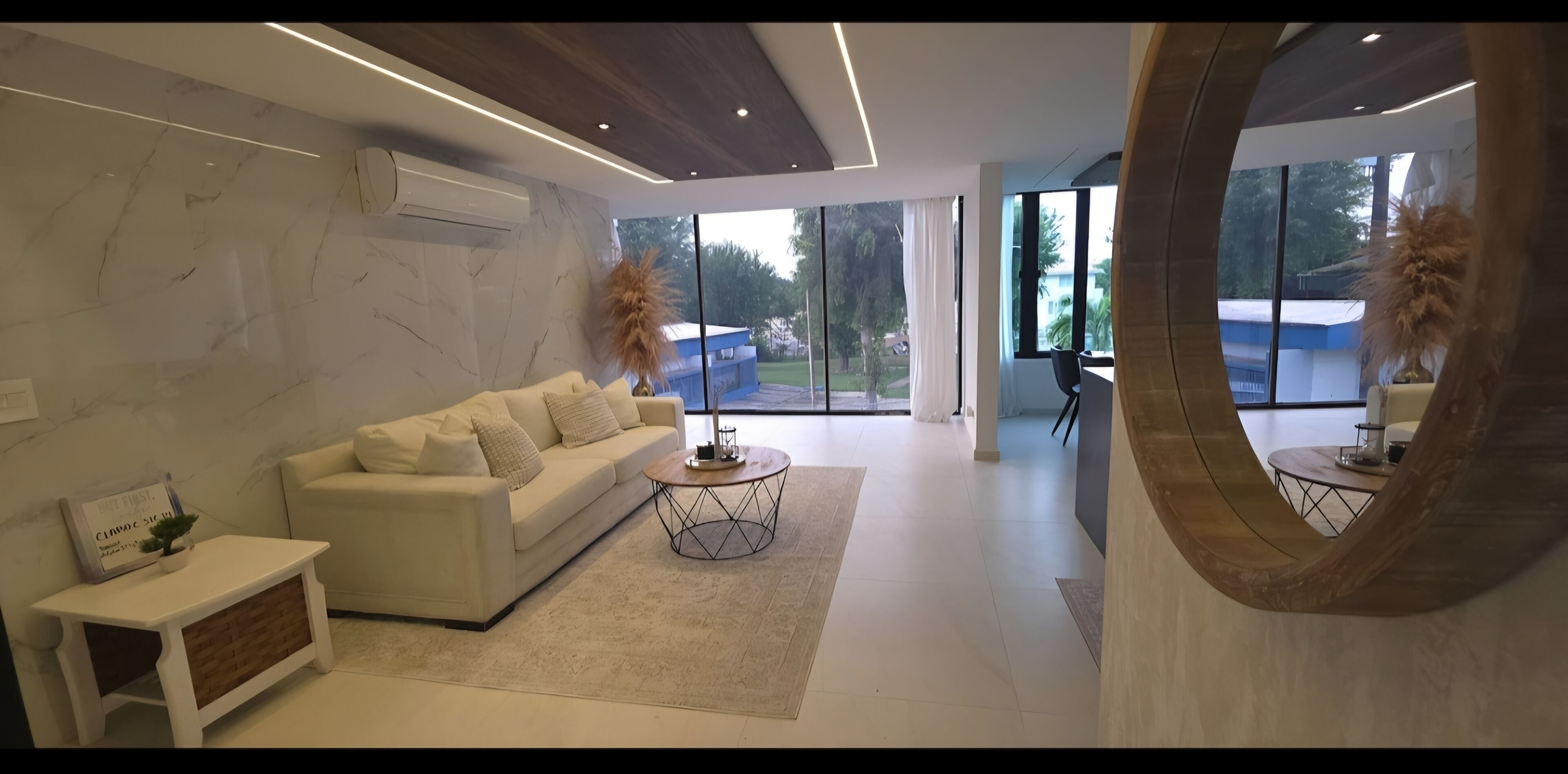 المنشأة من الداخل