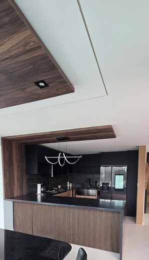 Private kitchen - Marvelous 6-bedroom house with private Pool and AC in San Juan (San Juan)